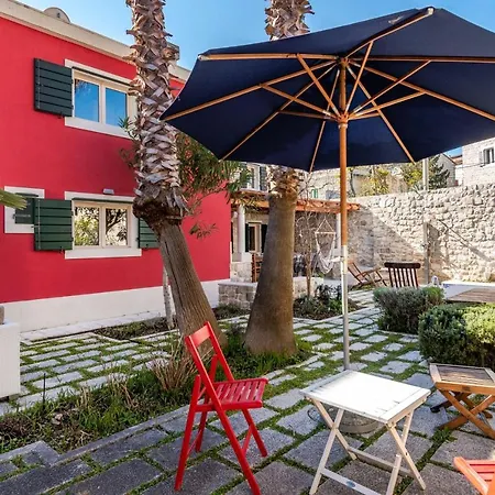 Villa-varos-palm-garden سبليت