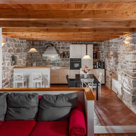 بيت للعطل Villa-varos-palm-garden سبليت