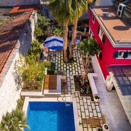 Villa-varos-palm-garden سبليت
