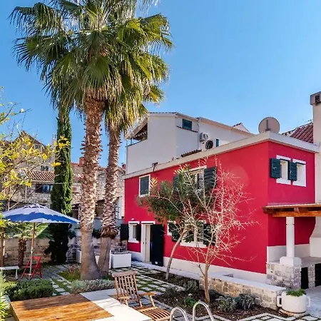 Holiday home Villa-varos-palm-garden *