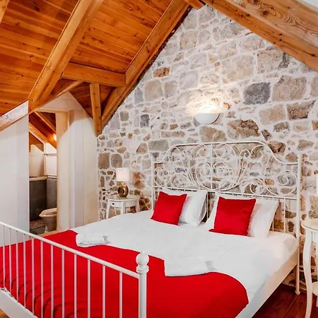 Villa-varos-palm-garden Holiday home *