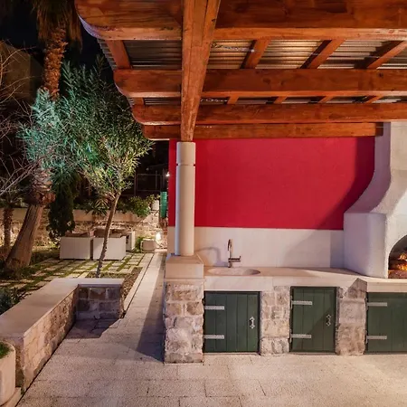 Holiday home Villa-varos-palm-garden *