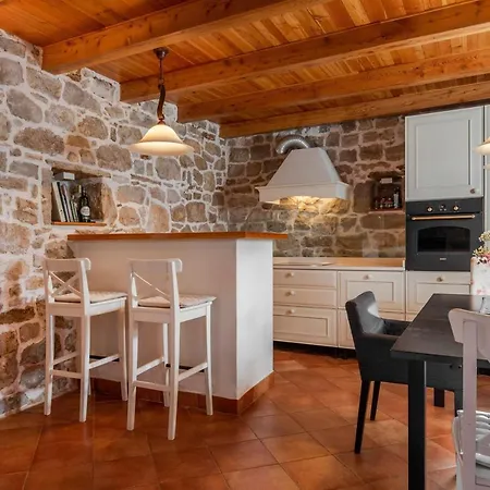 Villa-varos-palm-garden Holiday home *